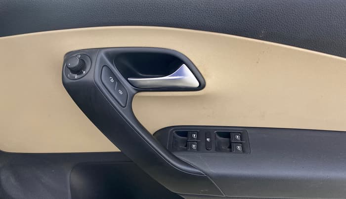 2016 Volkswagen Ameo HIGHLINE1.2L, Petrol, Manual, 41,265 km, Driver Side Door Panels Control