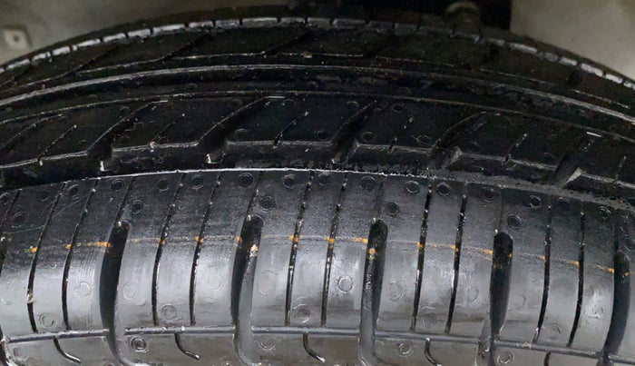 2018 Maruti Eeco 5 STR CNG WITH AC PLUSHTR, CNG, Manual, 75,744 km, Left Front Tyre Tread