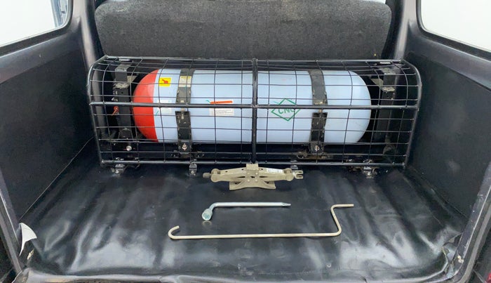 2018 Maruti Eeco 5 STR CNG WITH AC PLUSHTR, CNG, Manual, 75,744 km, Boot Inside