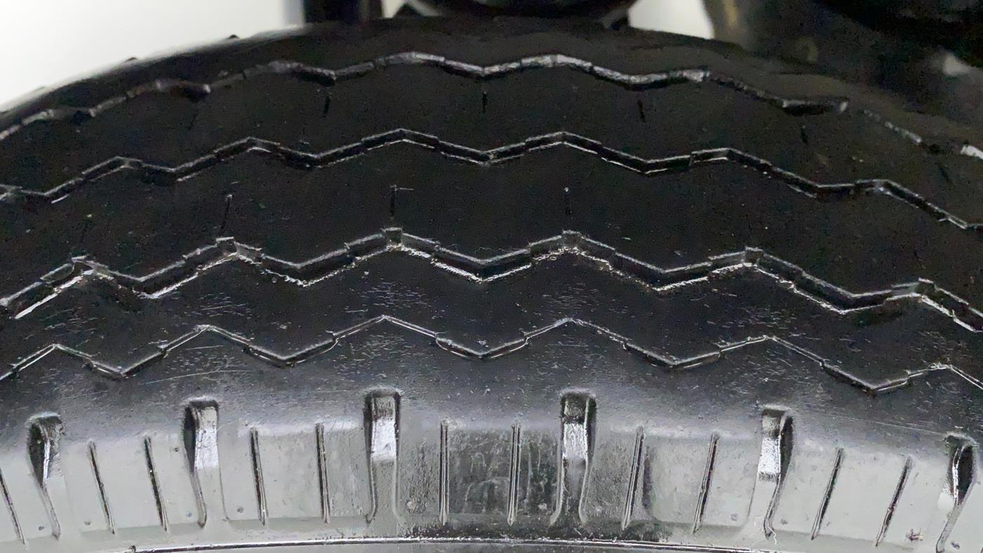 2018 Maruti Eeco 5 STR CNG WITH AC PLUSHTR, CNG, Manual, 75,744 km, Left Rear Tyre Tread