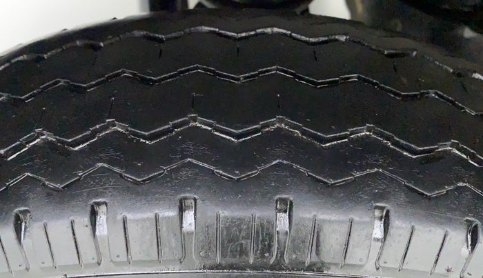 2018 Maruti Eeco 5 STR CNG WITH AC PLUSHTR, CNG, Manual, 75,744 km, Left Rear Tyre Tread