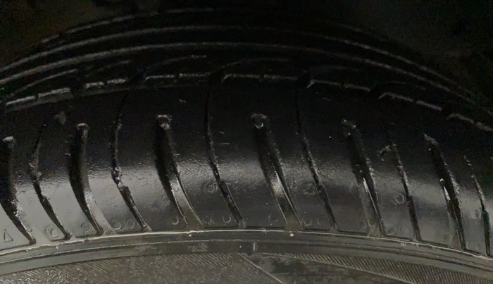 2016 Mahindra Kuv100 K8 D 5 STR, Diesel, Manual, 68,068 km, Left Rear Tyre Tread