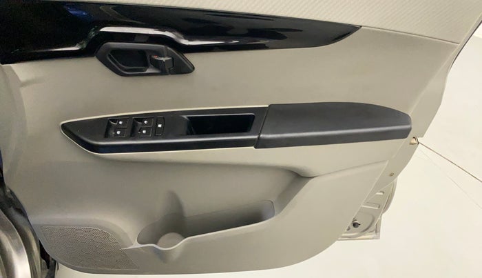 2016 Mahindra Kuv100 K8 D 5 STR, Diesel, Manual, 68,068 km, Driver Side Door Panels Control