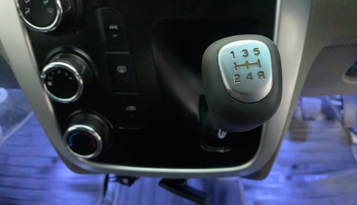 2016 Mahindra Kuv100 K8 D 5 STR, Diesel, Manual, 68,068 km, Gear Lever