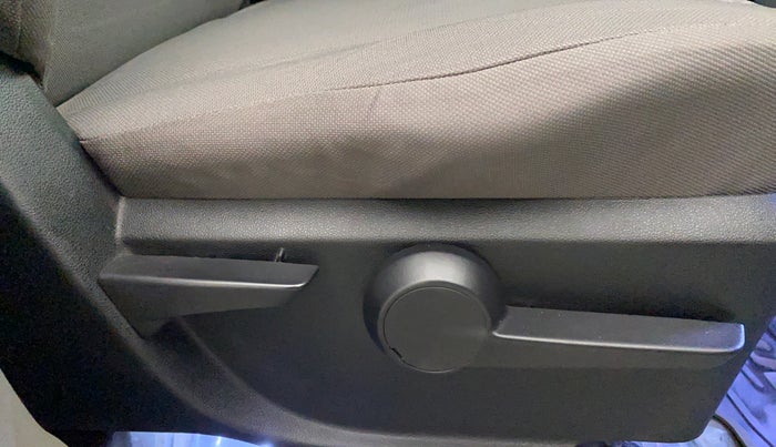 2016 Mahindra Kuv100 K8 D 5 STR, Diesel, Manual, 68,068 km, Driver Side Adjustment Panel