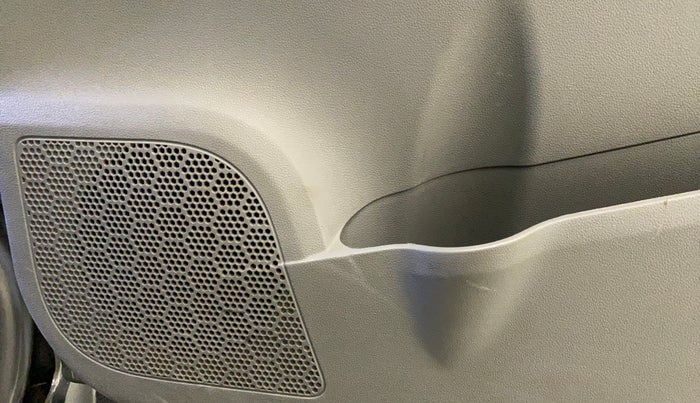 2016 Mahindra Kuv100 K8 D 5 STR, Diesel, Manual, 68,068 km, Speaker