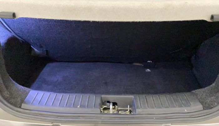 2016 Mahindra Kuv100 K8 D 5 STR, Diesel, Manual, 68,068 km, Boot Inside