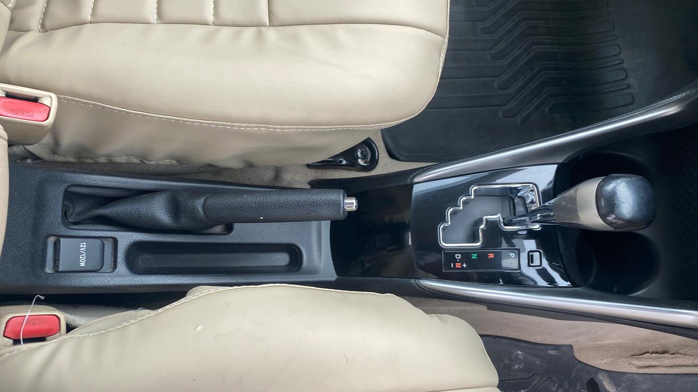 2018 Toyota YARIS VX CVT, Petrol, Automatic, 78,594 km, Gear Lever