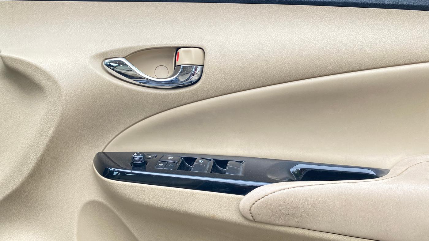 2018 Toyota YARIS VX CVT, Petrol, Automatic, 78,594 km, Driver Side Door Panels Control