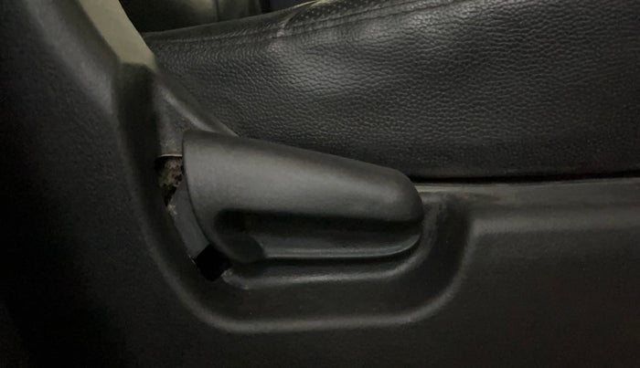 2014 Maruti Wagon R 1.0 LXI, Petrol, Manual, 41,923 km, Driver Side Adjustment Panel