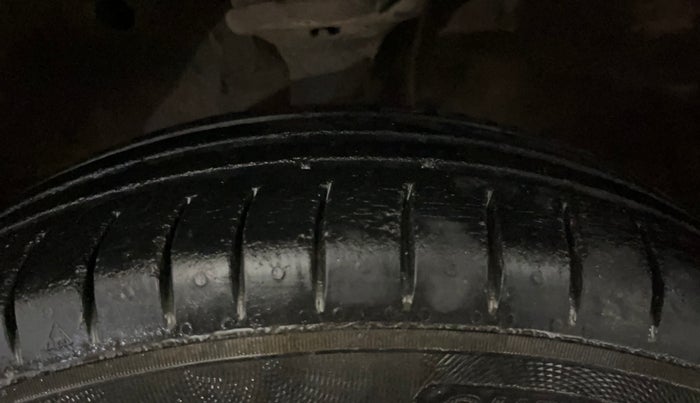 2014 Maruti Wagon R 1.0 LXI, Petrol, Manual, 41,923 km, Left Front Tyre Tread