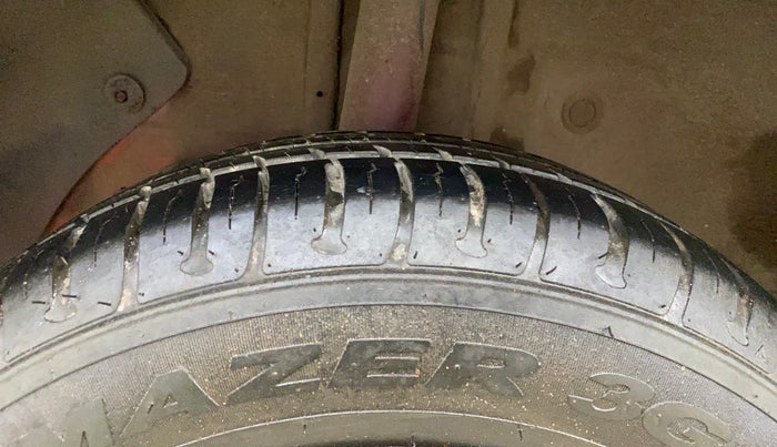 2015 Hyundai Elite i20 MAGNA 1.2, Petrol, Manual, 39,388 km, Right Rear Tyre Tread