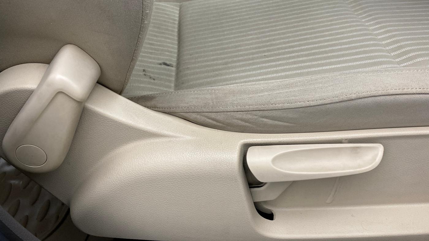 2010 Volkswagen Vento HIGHLINE PETROL, Petrol, Manual, 25,462 km, Driver Side Adjustment Panel