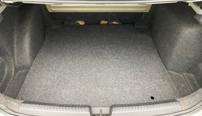 2010 Volkswagen Vento HIGHLINE PETROL, Petrol, Manual, 25,462 km, Boot Inside