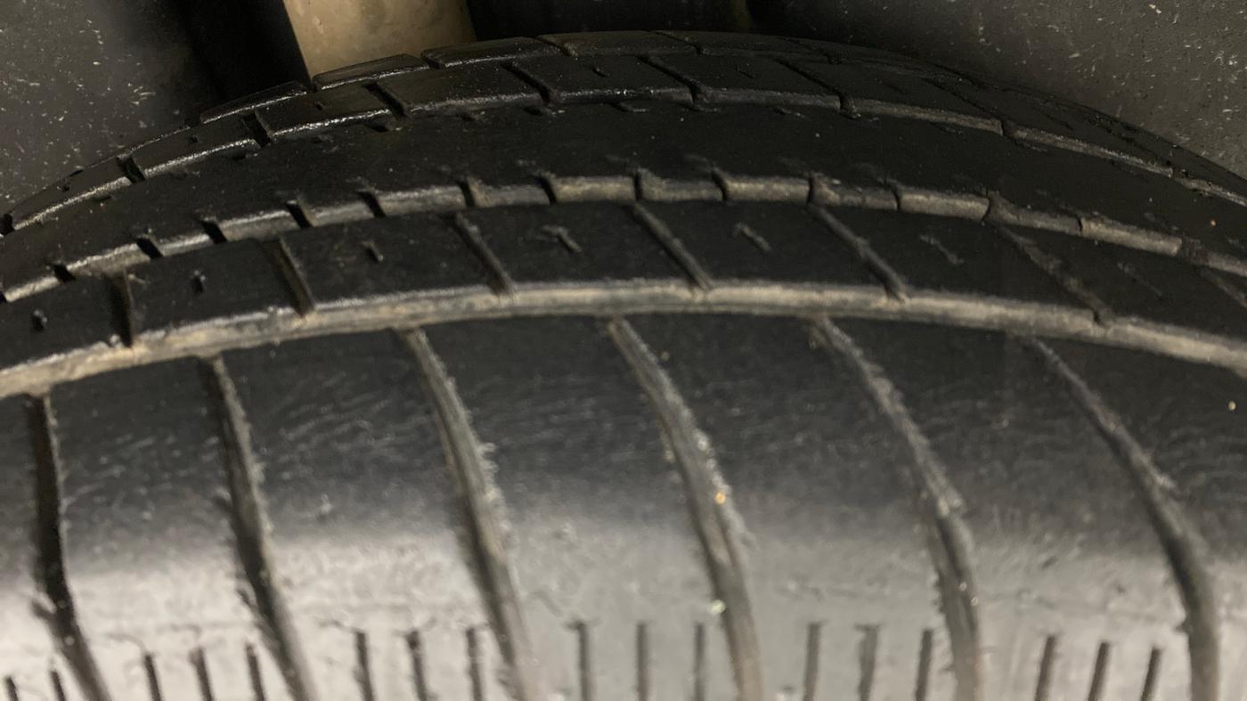 2010 Volkswagen Vento HIGHLINE PETROL, Petrol, Manual, 25,462 km, Right Rear Tyre Tread