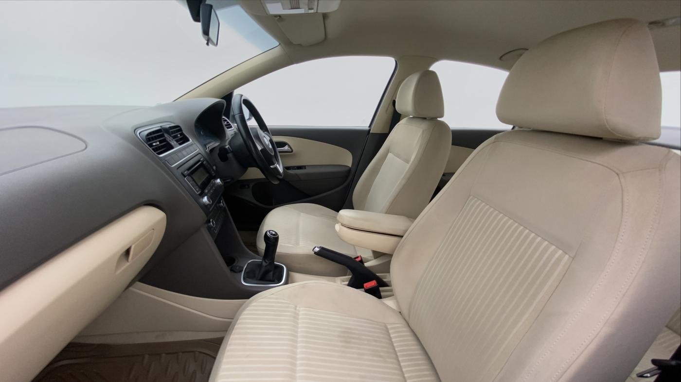 2010 Volkswagen Vento HIGHLINE PETROL, Petrol, Manual, 25,462 km, Right Side Front Door Cabin
