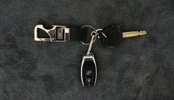2011 Toyota Etios Liva G, Petrol, Manual, 37,609 km, Key Close Up