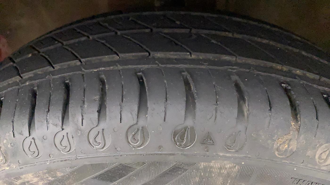 2011 Toyota Etios Liva G, Petrol, Manual, 37,609 km, Left Front Tyre Tread