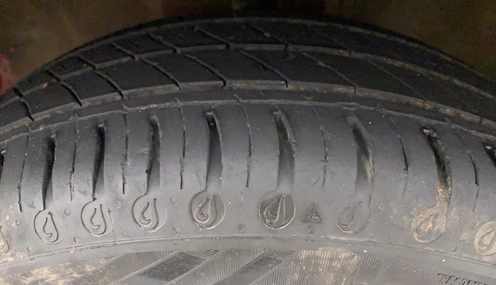 2011 Toyota Etios Liva G, Petrol, Manual, 37,609 km, Left Front Tyre Tread