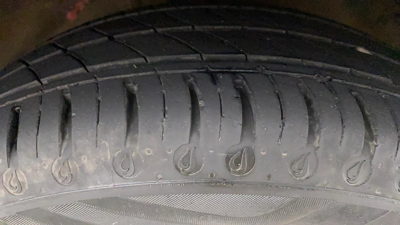 2011 Toyota Etios Liva G, Petrol, Manual, 37,609 km, Right Front Tyre Tread