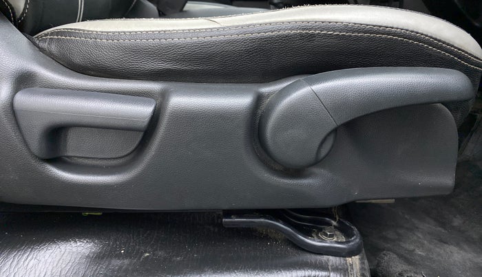 2019 Honda WR-V 1.2 i-VTEC VX MT, Petrol, Manual, Driver Side Adjustment Panel