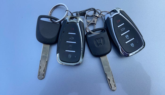 2019 Honda Amaze 1.2L I-VTEC E, CNG, Manual, 43,899 km, Key Close Up