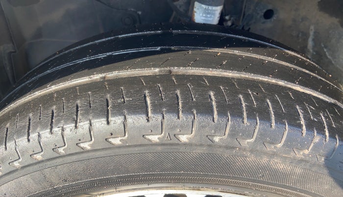 2019 Honda Amaze 1.2L I-VTEC E, CNG, Manual, 43,899 km, Left Front Tyre Tread