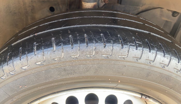 2019 Honda Amaze 1.2L I-VTEC E, CNG, Manual, 43,899 km, Right Front Tyre Tread