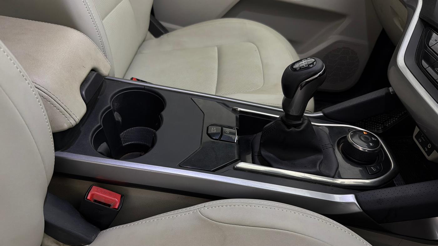2021 Tata Safari XZ PLUS, Diesel, Manual, 59,576 km, Gear Lever