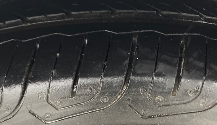 2017 Volkswagen Ameo COMFORTLINE 1.2L, Petrol, Manual, 87,407 km, Left Front Tyre Tread