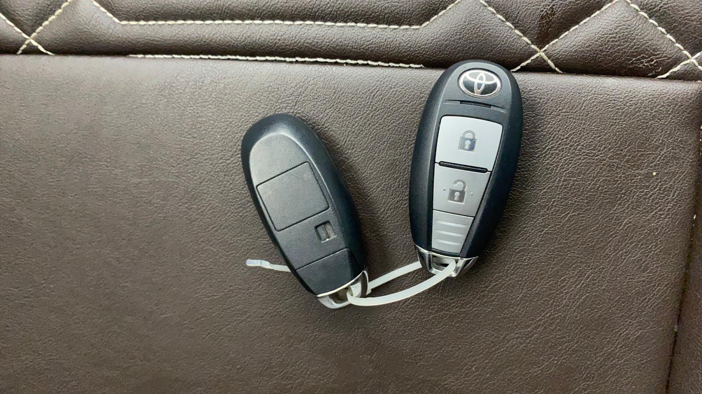 2022 Toyota URBAN CRUISER PREMIUM GRADE AT, Petrol, Automatic, 23,617 km, Key Close Up