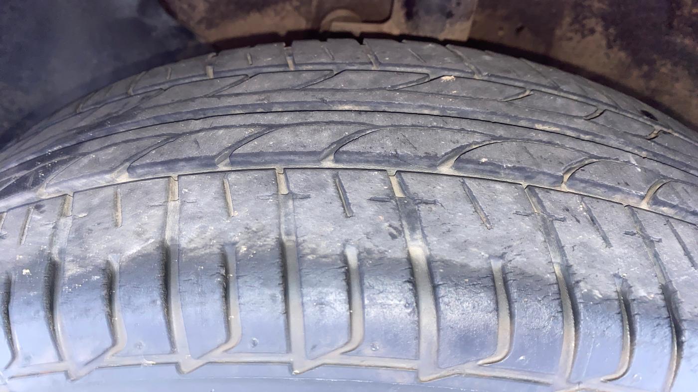 2016 Hyundai Elite i20 MAGNA 1.2, Petrol, Manual, 10,377 km, Left Front Tyre Tread