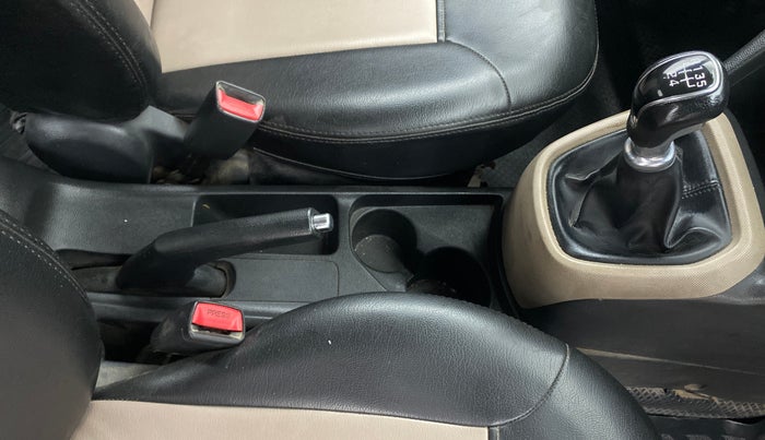 2016 Hyundai Grand i10 ASTA 1.1 CRDI, Diesel, Manual, 92,725 km, Gear Lever