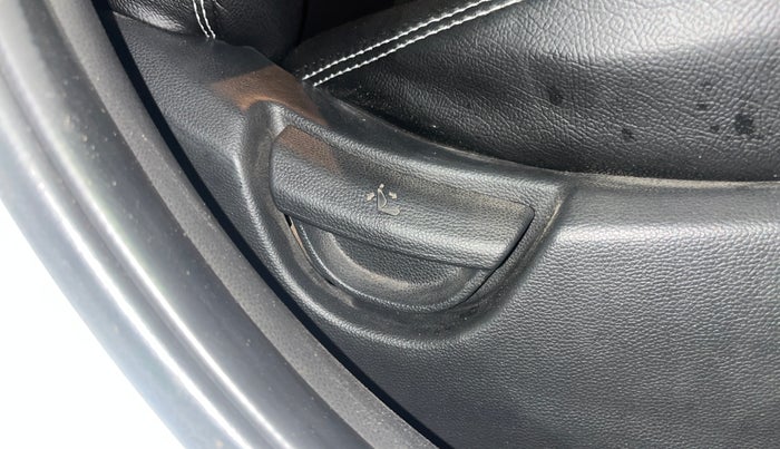 2017 Hyundai Grand i10 SPORTZ 1.2 KAPPA VTVT, Petrol, Manual, 1,00,173 km, Driver Side Adjustment Panel