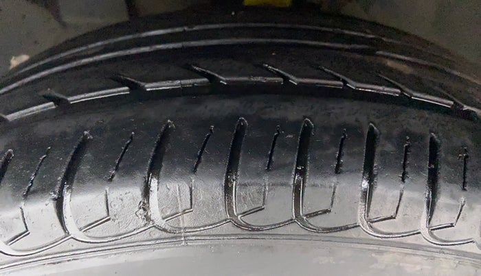 2018 Ford Ecosport 1.5 TITANIUM PLUS TI VCT AT, Petrol, Automatic, 29,980 km, Left Front Tyre Tread