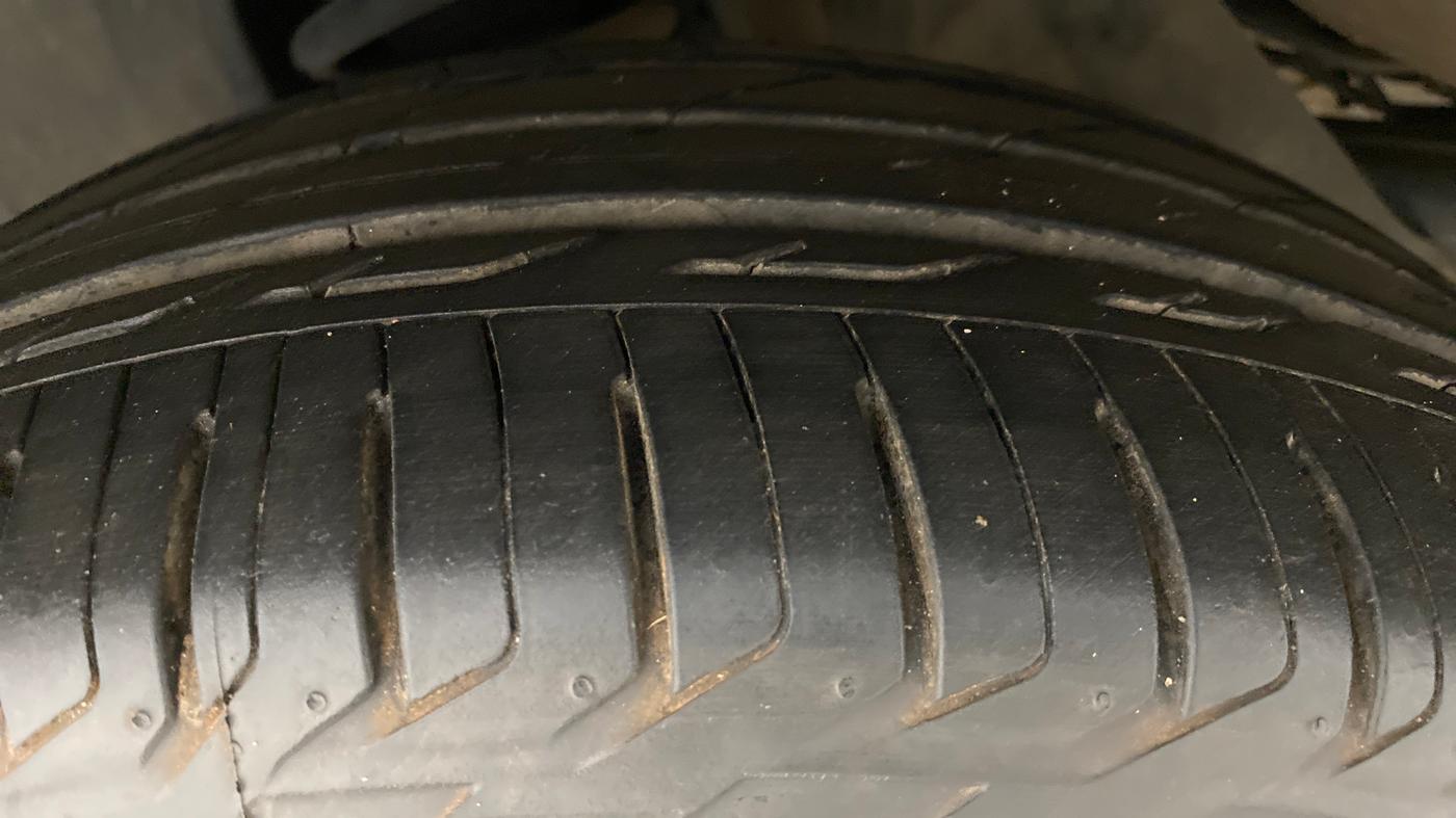 2016 Toyota Innova Crysta 2.7 ZX AT 7 STR, Petrol, Automatic, 65,820 km, Left Front Tyre Tread