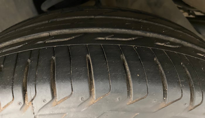 2016 Toyota Innova Crysta 2.7 ZX AT 7 STR, Petrol, Automatic, 65,820 km, Left Front Tyre Tread