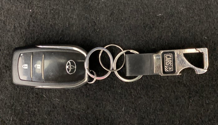 2016 Toyota Innova Crysta 2.7 ZX AT 7 STR, Petrol, Automatic, 65,820 km, Key Close Up