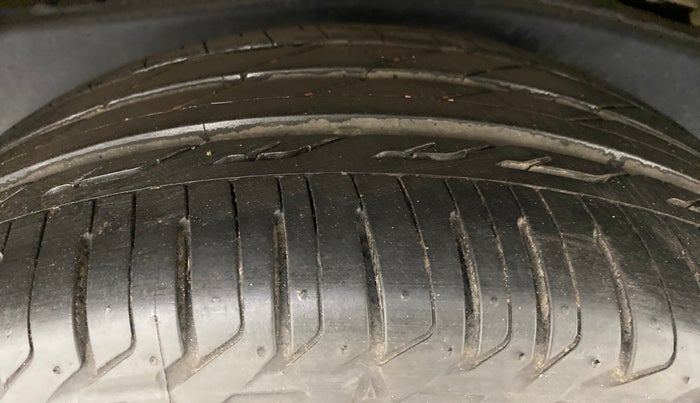 2016 Toyota Innova Crysta 2.7 ZX AT 7 STR, Petrol, Automatic, 65,820 km, Left Rear Tyre Tread