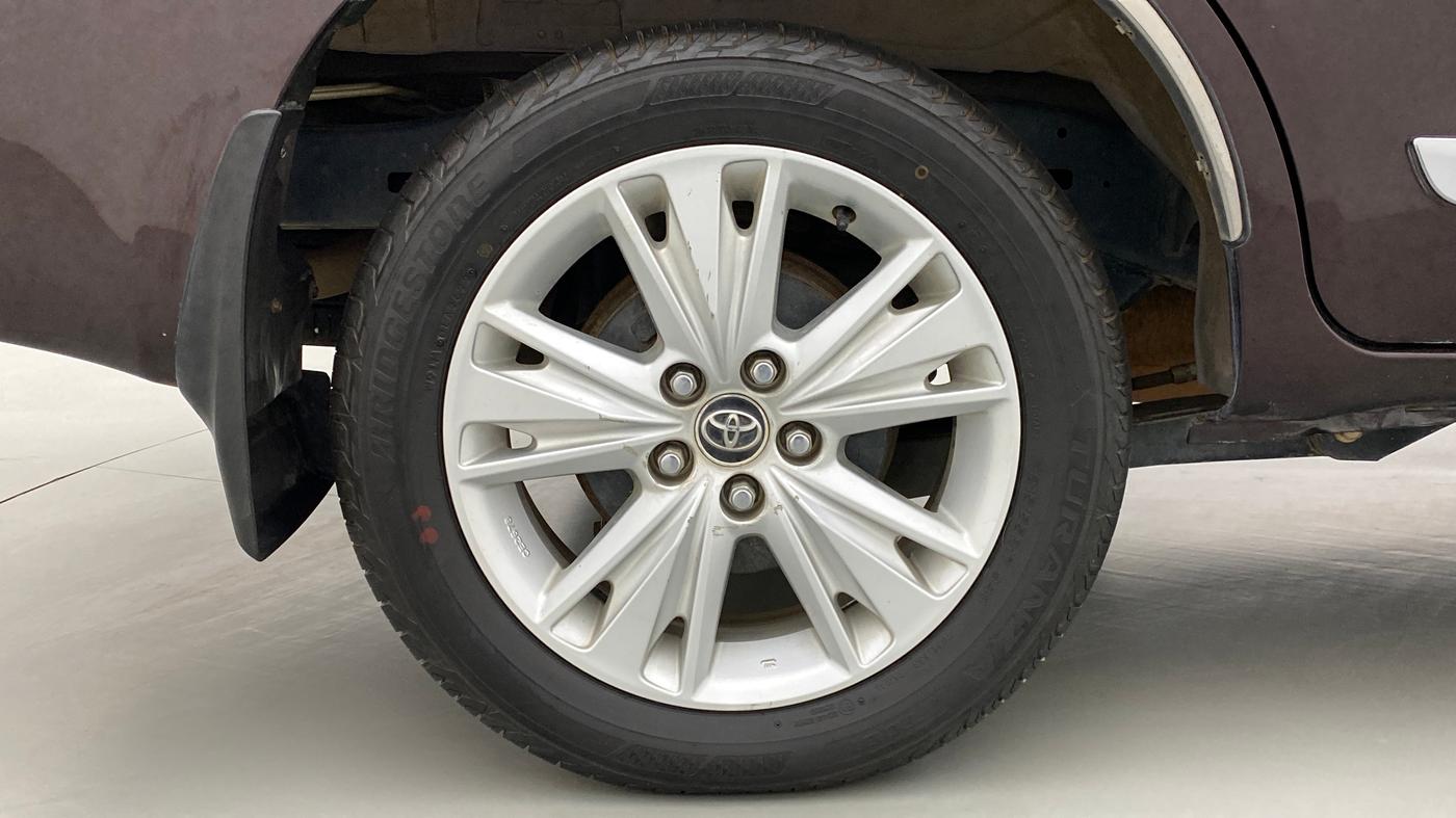 2016 Toyota Innova Crysta 2.7 ZX AT 7 STR, Petrol, Automatic, 65,820 km, Right Rear Wheel