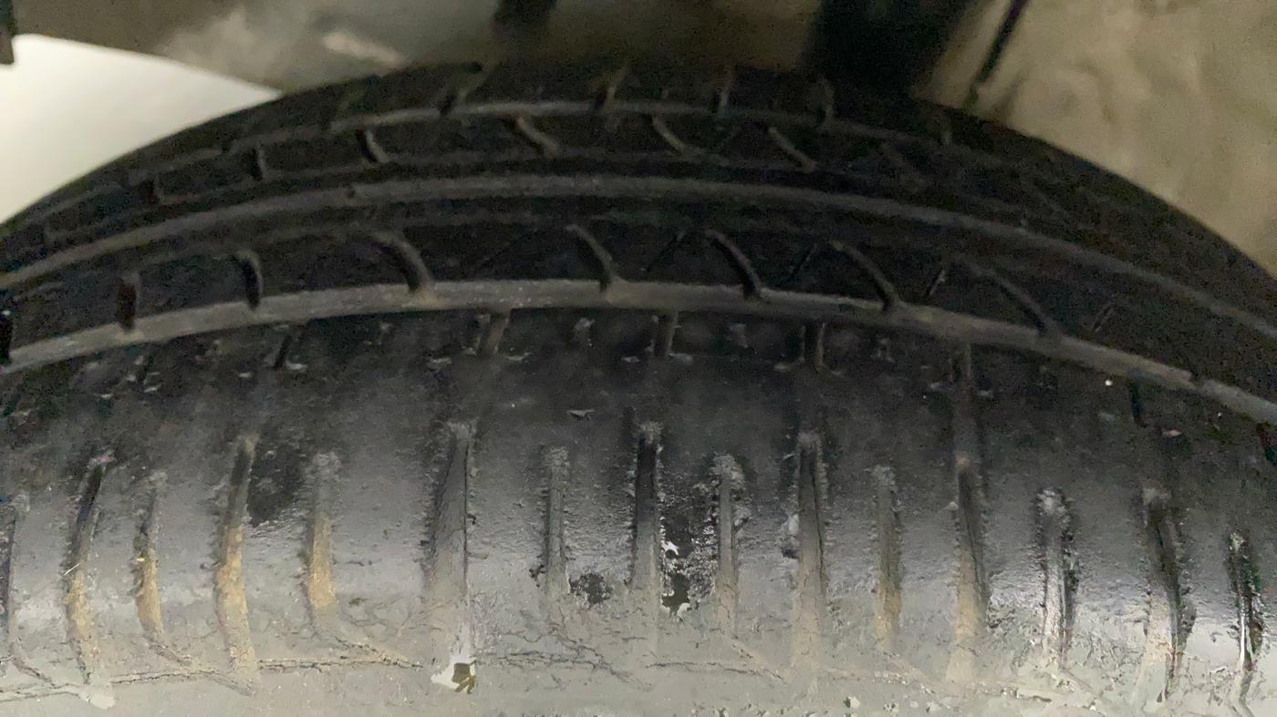 2011 Toyota Etios G, Petrol, Manual, 38,817 km, Left Front Tyre Tread