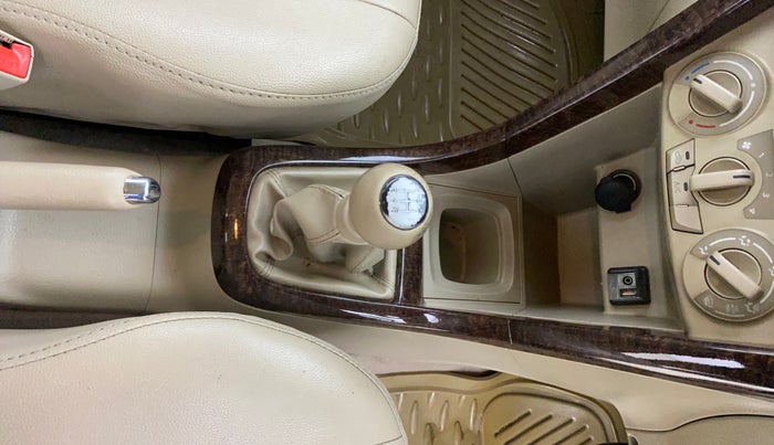 2015 Maruti Swift Dzire VXI, Petrol, Manual, 72,166 km, Gear Lever