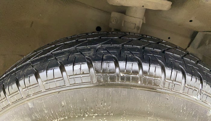 2015 Maruti Swift Dzire VXI, Petrol, Manual, 72,166 km, Right Front Tyre Tread