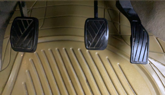 2015 Maruti Swift Dzire VXI, Petrol, Manual, 72,166 km, Pedals