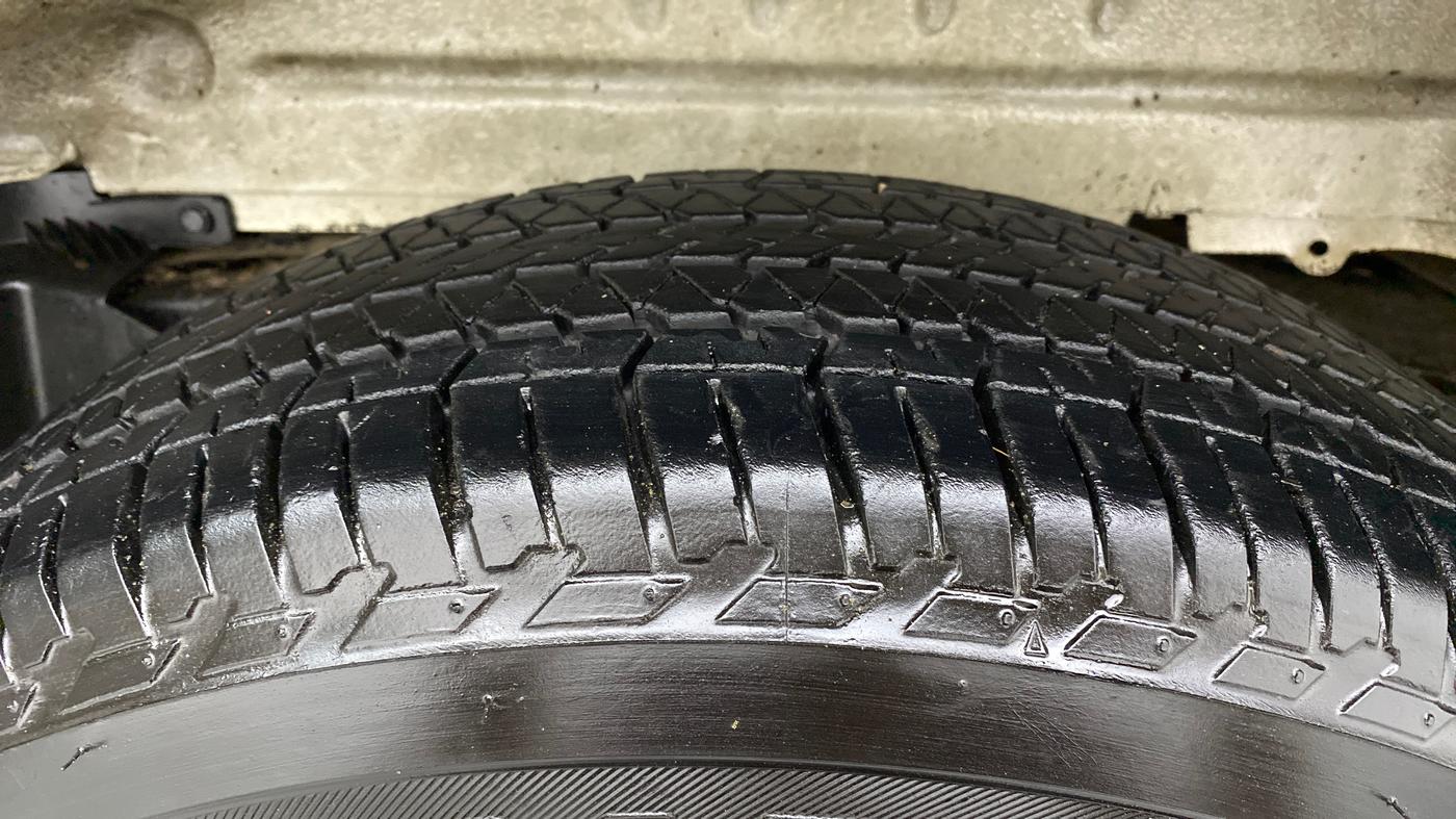 2015 Mahindra Scorpio S10 AT, Diesel, Automatic, 90,893 km, Left Rear Tyre Tread