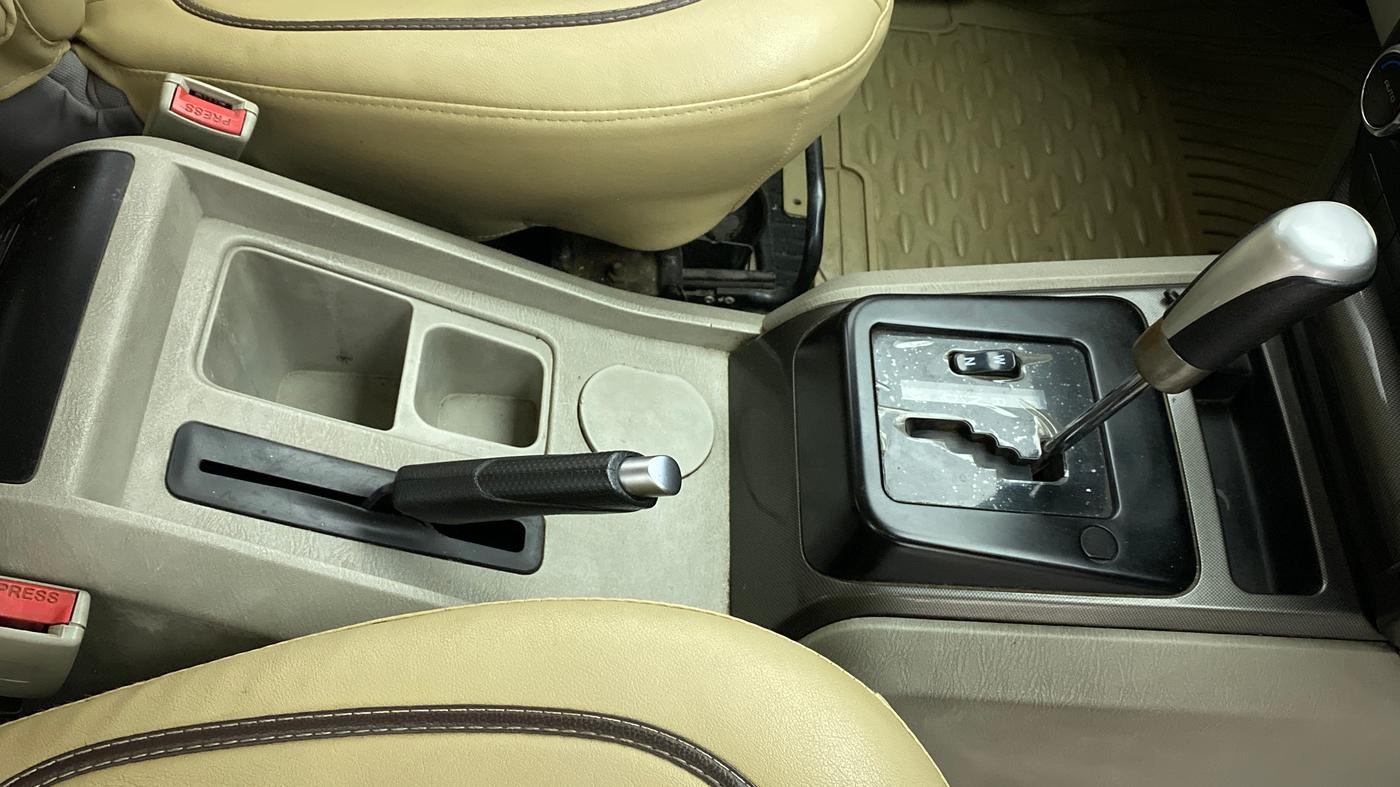 2015 Mahindra Scorpio S10 AT, Diesel, Automatic, 90,893 km, Gear Lever