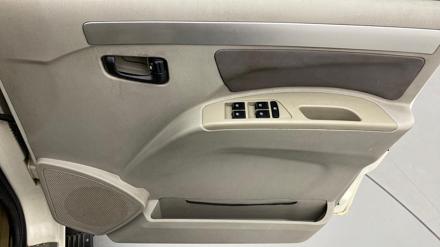 2015 Mahindra Scorpio S10 AT, Diesel, Automatic, 90,893 km, Driver Side Door Panels Control