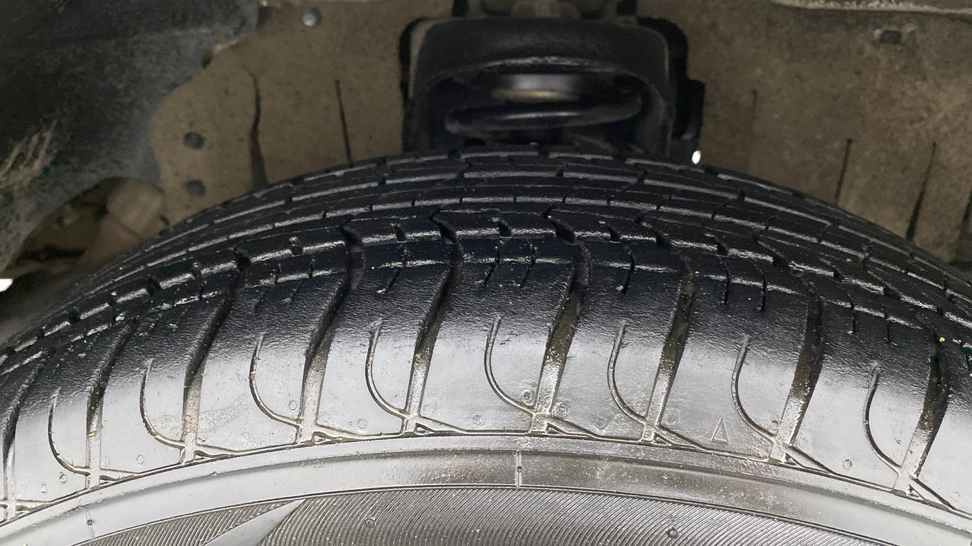 2015 Mahindra Scorpio S10 AT, Diesel, Automatic, 90,893 km, Right Front Tyre Tread