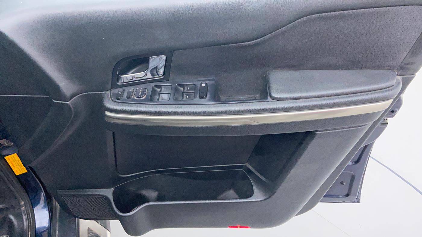 2017 Tata Hexa Varicor 400 XTA, Diesel, Automatic, 73,660 km, Driver Side Door Panel Controls