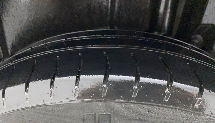 2016 Maruti Ertiga VDI SHVS, Diesel, Manual, 90,276 km, Left Rear Tyre Tread